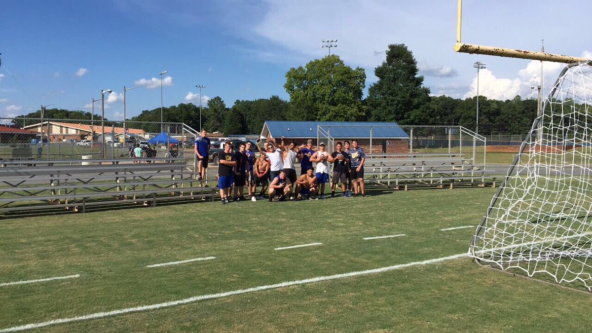 cougarcrazies4's tweet image. Welcome to the new student section location! We need it full tomorrow night at 7:30 as we take on the Wildcats! #MuricaNight🇺🇸💙❤