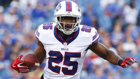 JeffSkversky's tweet photo. LeSean McCoy ordered 200 cheesesteaks &amp; crab fries from Chickies &amp; Pete's for his Buffalo Bills teammates to eat after tonight's Eagles GM https://t.co/jKVLRmwmWT