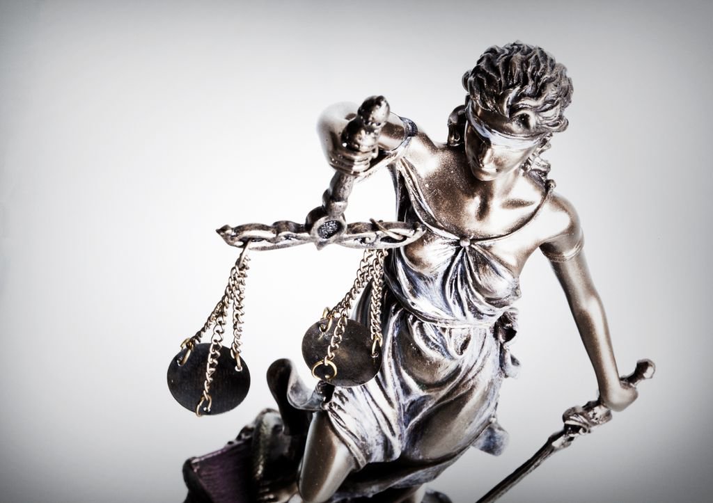 blackenterprise's tweet photo. Black Female Lawyer: ‘Attorneys Are Either Social Engineers or Parasites’ https://t.co/Ey3G3zio8Z https://t.co/Ua09t7LgD2