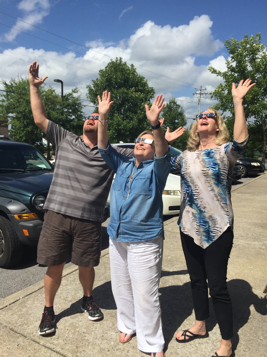 TomAtemaJr's tweet photo. Just a little eclipse pre-show QC in progress…
#AtemaPartners #APLive #SolarEclipse2017 #AVsupport #LEDwalls #LEDvideowalls #AVpros #LEDpros https://t.co/dVCsfpQh8l