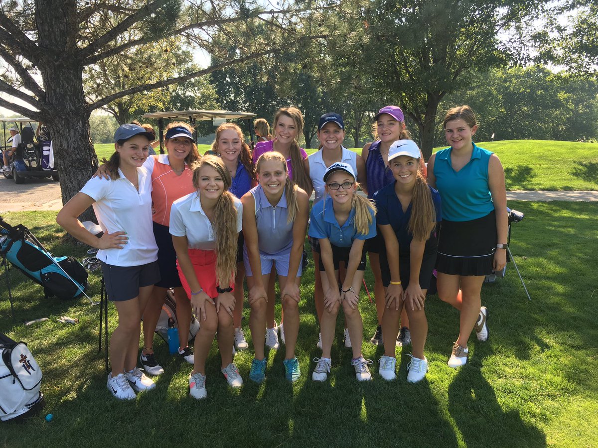 HaydenGolf's tweet photo. The 2017 Hayden Girls Golf Team's first practice in the books!! #grindszn #where'sDan ⛳️⛳️ https://t.co/GKNNBDpfx3