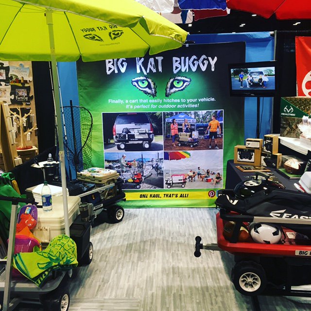 BigKatBuggy's tweet photo. Meeting and greeting at the Ace Hardware Fall Show in #Chicago. #booth3790 #hitchithaulitloveit #ACE2017 @AceHardware @McCormick_Place https://t.co/eH7felTGll