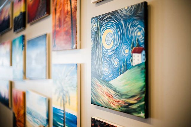 GrapesGallery's tweet photo. Star light, star bright, Friday at 6!  #columbiasc #realcolumbiasc #colatoday #gocola #mainstcolasc #mainstdistrict #art #wine #craftbeer https://t.co/X4A0kiuSnP