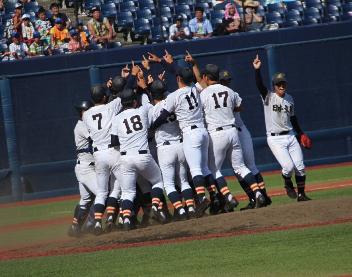 宮澤大貴 Pa Twitter 日本文理高校野球部引退しました 今思うと2年半早すぎ 最後の最後 甲子園で背番号をもらうことはできなかったけど秋春と1桁もらえていい経験できた この野球部でみんなと切磋琢磨したことは人生の中での宝物になりました みんなほんとに