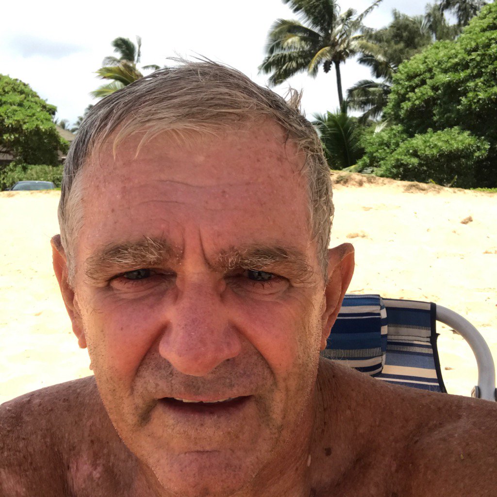 flipout47's tweet photo. Kealia Beach -  feels so much better with hair cut - water is 81 awesome https://t.co/wXp1cP5CB6