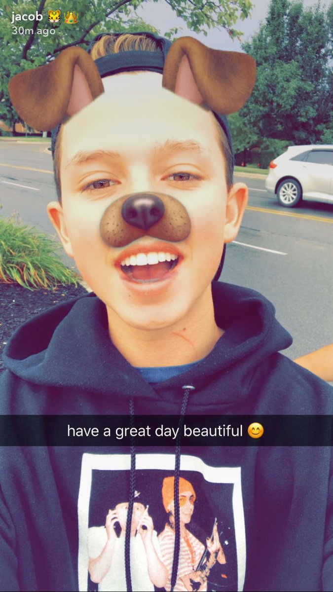 jacoblover10202's tweet photo. MY HUSBAND IS SOO CUTE MY HEARTTTT #jacobsartorius #ilovejacob #sweatshirt #hitmeback @jacobsartorius #damnpapi https://t.co/oYx0spTQ3J