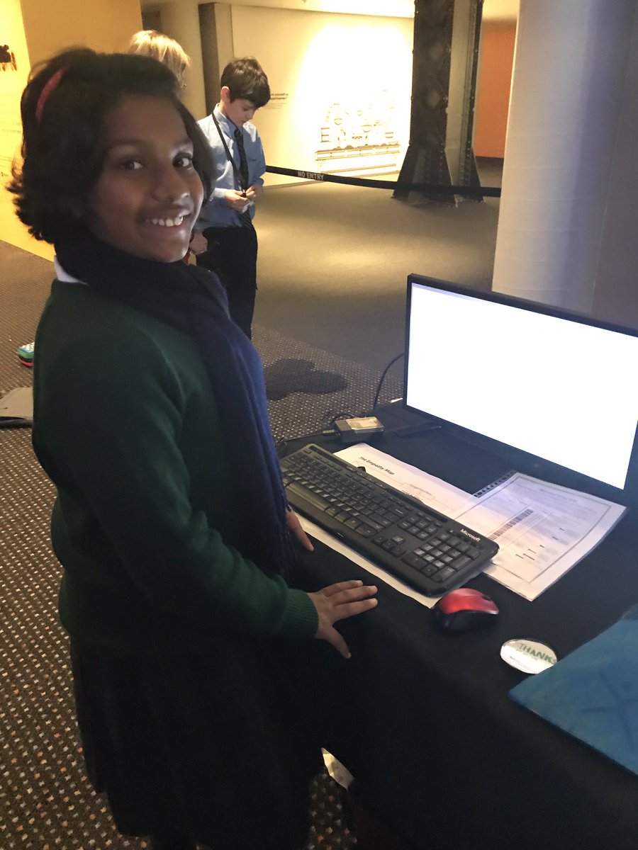StFinbars's tweet photo. #stfmaker @VividSydney inspired creations @maasmuseum #maasycc #makerEDau #ssf17 https://t.co/Bt8KqQj8wk