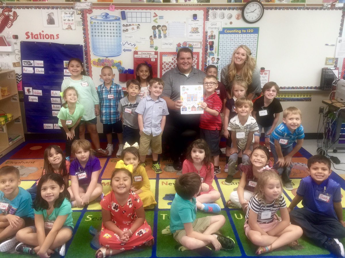 combs281's tweet photo. Blessed by the opportunity to serve the students & families of @AlvinISD & humbled by the care shown by our teachers! #FirstDayAlvinISD https://t.co/vUgqYSSIdH