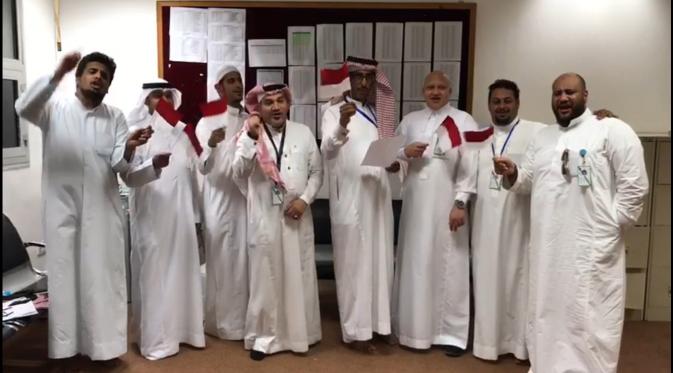 liputan6dotcom's tweet photo. Warga Arab Saudi Ikut Meriahkan HUT ke-72 RI https://t.co/0ruUFuC6lp https://t.co/bDdcTeNeE3