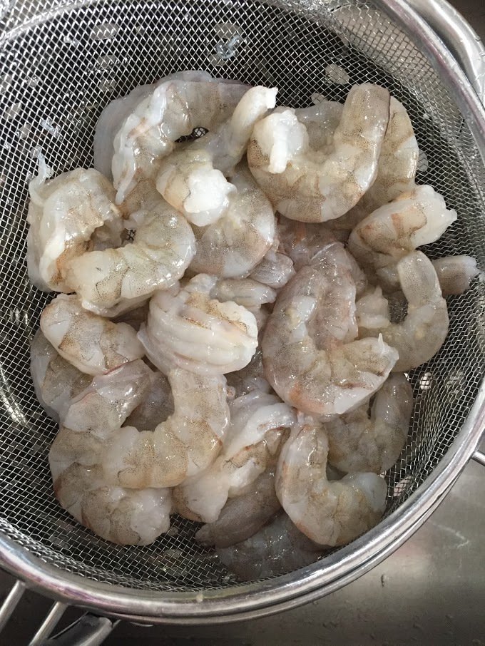 Beer-Battered Tandoori Shrimp spicecultureblog.wordpress.com/2017/08/17/bee…