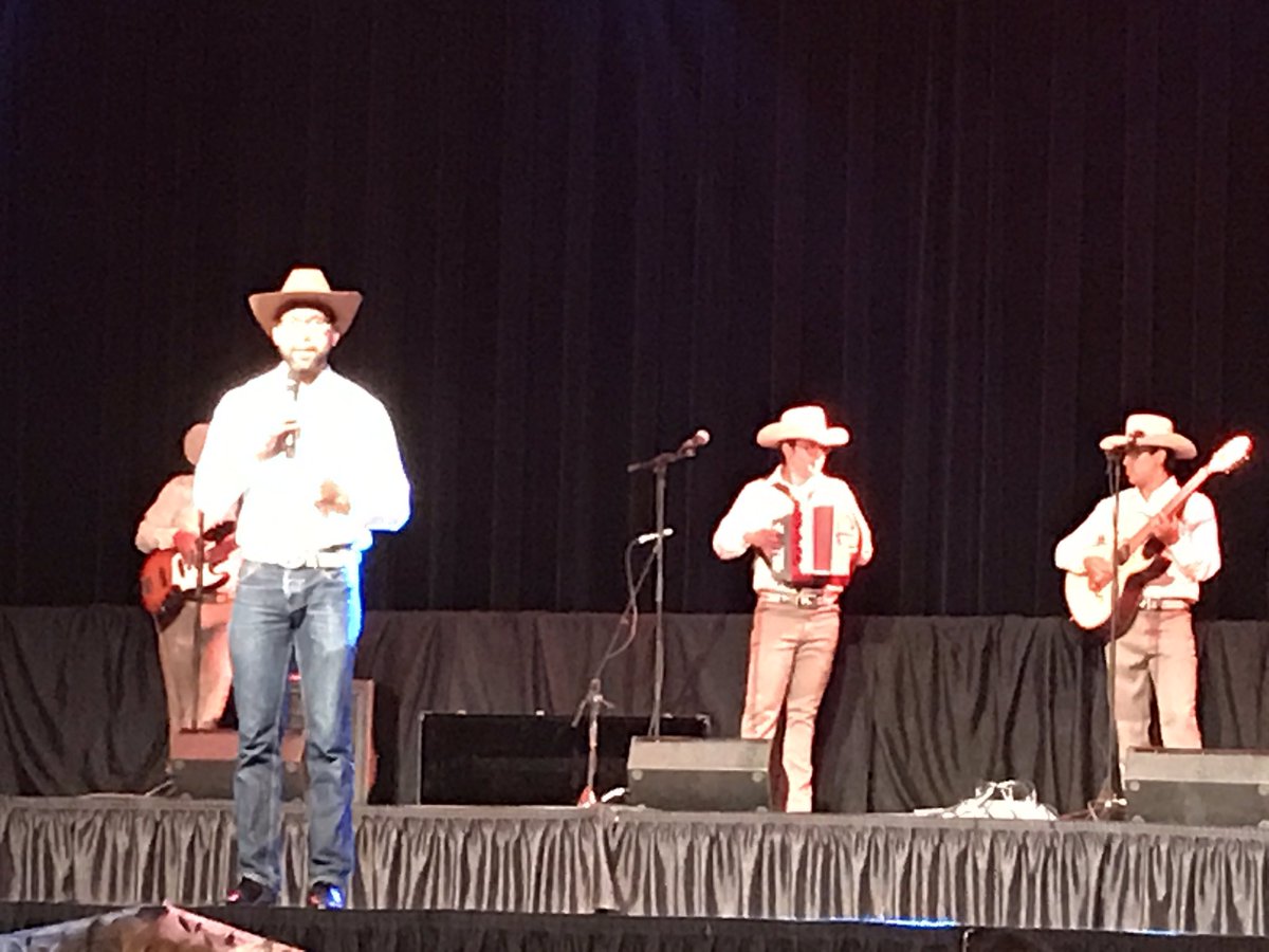 Ceevs23's tweet photo. Looking forward to tonight's show and comida! #folklorama #mexicanpavillion @AlbertoEVelasco https://t.co/5OfxMjgYcD