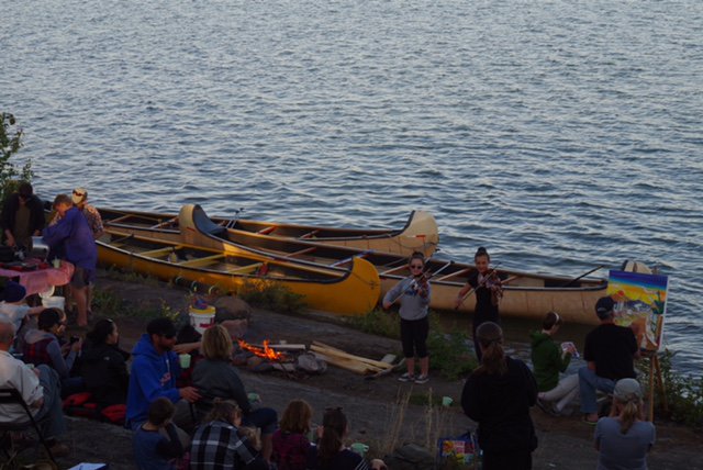 Narwal_North's tweet photo. Guests hanging out enjoying fiddlers and live art creation during Floating Dinner Theatre this month.
Last float of the season Aug 24th https://t.co/V4CU4yrEfB