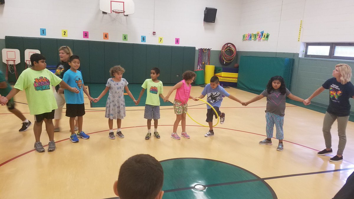 juliebotkin's tweet photo. Teambuilding with my team and students today 👍👍👍 #specials @RupleyELS #3rd4thgrade https://t.co/BFUZ9yeq40