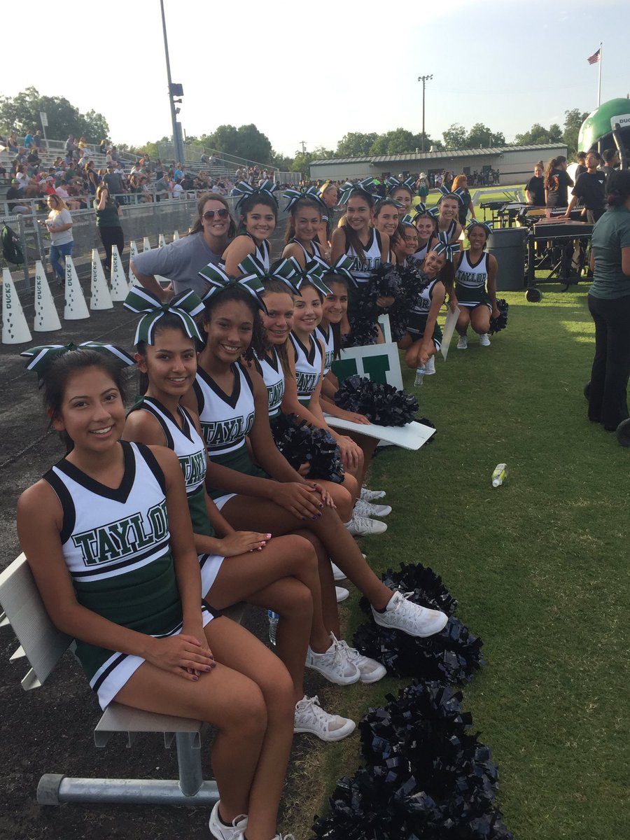thsducks's tweet photo. Meet the Ducks! #THS2017 #onestudentatatime #behindtheireyes @TDuckAthletic @thscheerleaders https://t.co/poIgFTJi4i