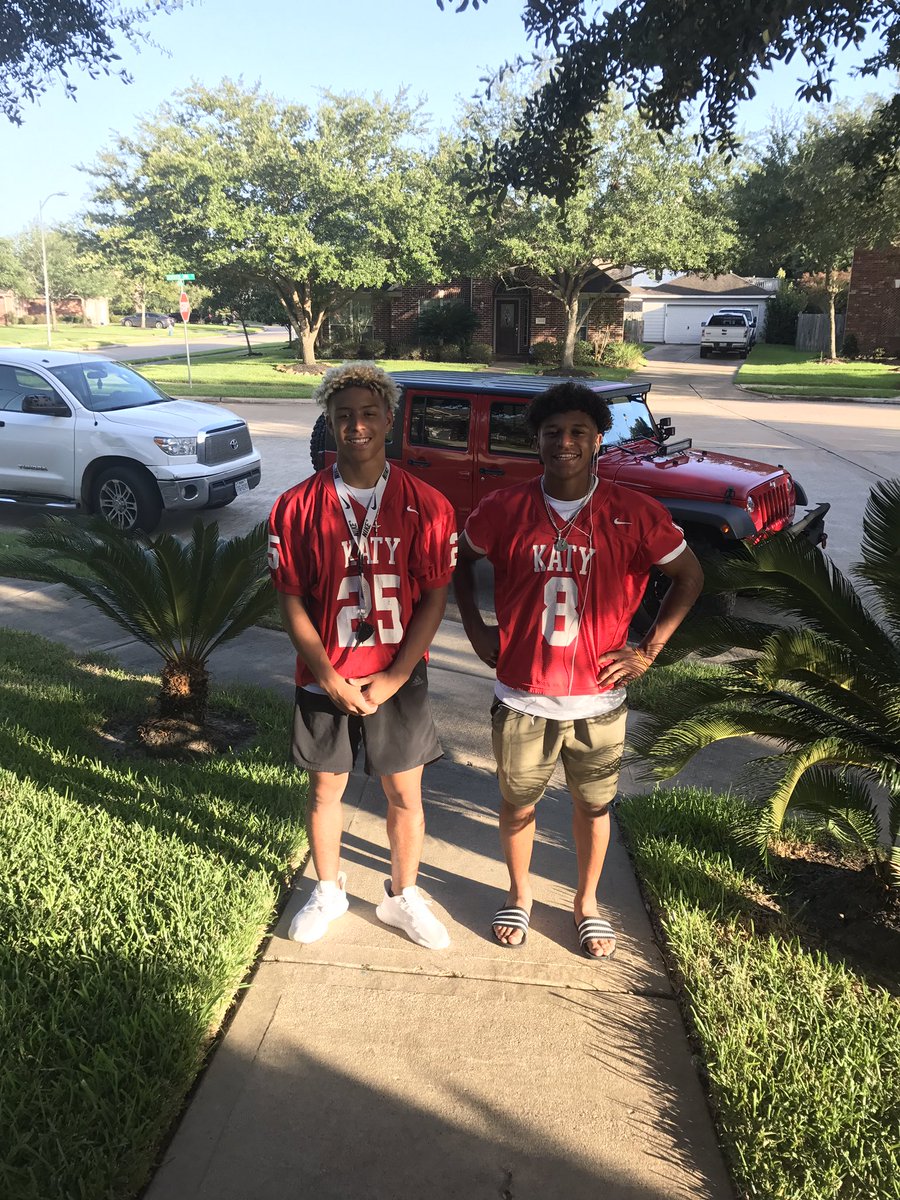 prgarcia1979's tweet photo. Off 2 Legacy Field 4 town pep rally!Minor setback 4 a major comeback makes a yr 2 remember!#OnlyTheStrongSurvive#KatyLegacy #GrindFor9 #25FS https://t.co/QWQ2k3SXlk