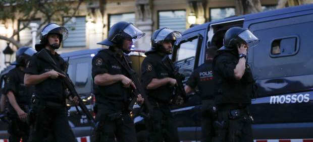 tm_todomusica's tweet photo. LA POLICIA ABORTA UN ATENTADO EN CAMBRILS. CUATRO TERRORISTAS ABATIDOS https://t.co/jSAMeYXMot