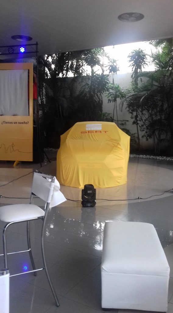 manuelcamargoo's tweet photo. @SEAT_Mexico @LuisAlberto_Lo @raquelGBahena  aquí en la presentación del nuevo @SEAT_Mexico  estoy impaciente amigos ojalá y Traiga quemacocos https://t.co/xx7f0EVshI