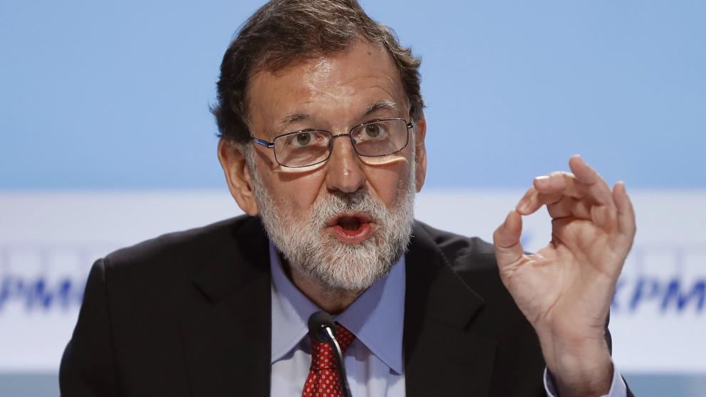 periodista360's tweet photo. Mariano Rajoy anunció tres días de luto por el atentado en Barcelona https://t.co/pD1IReIqfk https://t.co/1BDPbOmeLY