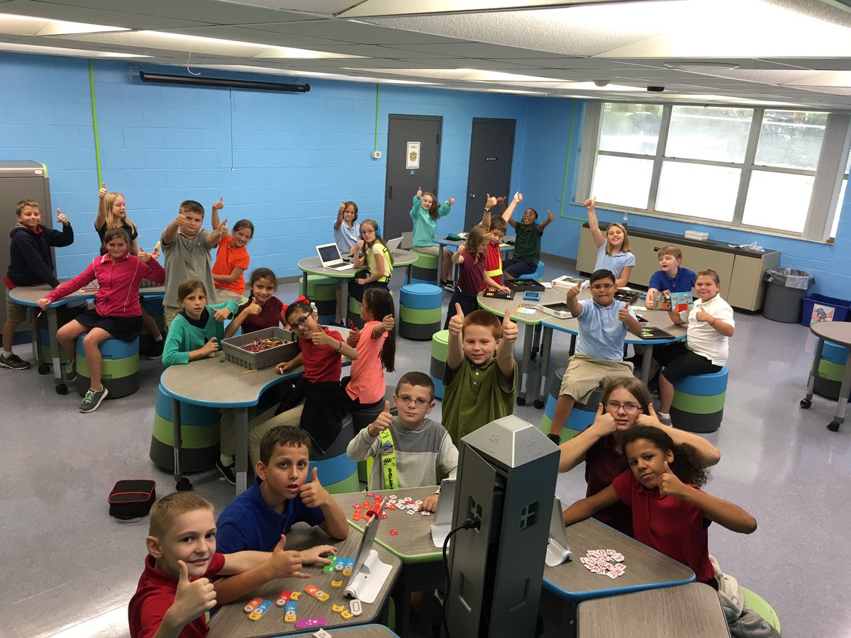 amico_412's tweet photo. 5th grade rocked the #MakerspaceLab today! @PlayOsmo @bloxelsbuilder @KNEX @codeorg @EESAdmin @EastsideAP https://t.co/SUPi9jYDJB