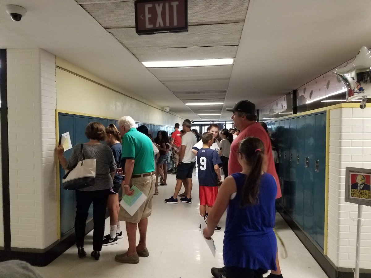 CRSD_RMS's tweet photo. loved hosting new students! today's mission: meet new people, schedule comparisons, and open that locker! #rightleftright #crorientation https://t.co/NlhPiGzDb0