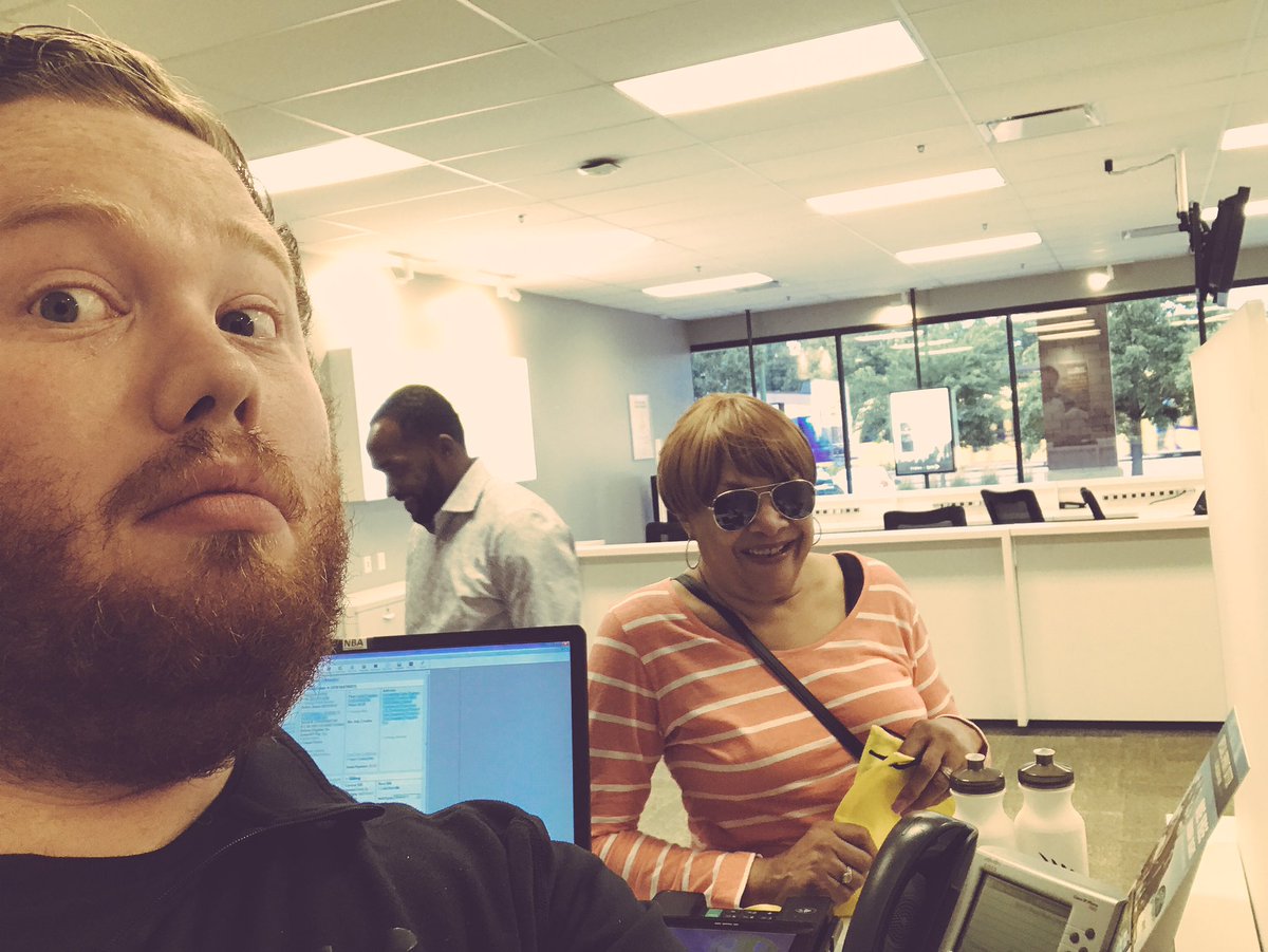 AndrewHuot1's tweet photo. Making dreams come true at the Midway Sprint Store @DCalzone77 @LangerSprint https://t.co/RrqiIH4vSW