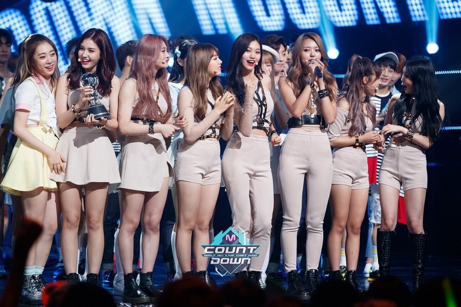 doyeology's tweet photo. its been a year since #ioi3rdwin and yeonjung and ot7 interaction 💞 https://t.co/j14Eodzbgy