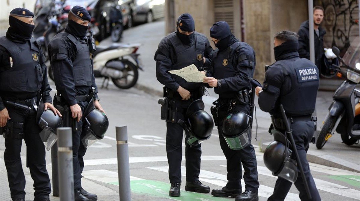 angliusx's tweet photo. No sabéis la cantidad de vidas que acaban de salvar, y muchas veces no se valora su trabajo, gracias. #Cambrils https://t.co/PWiVps3OUy