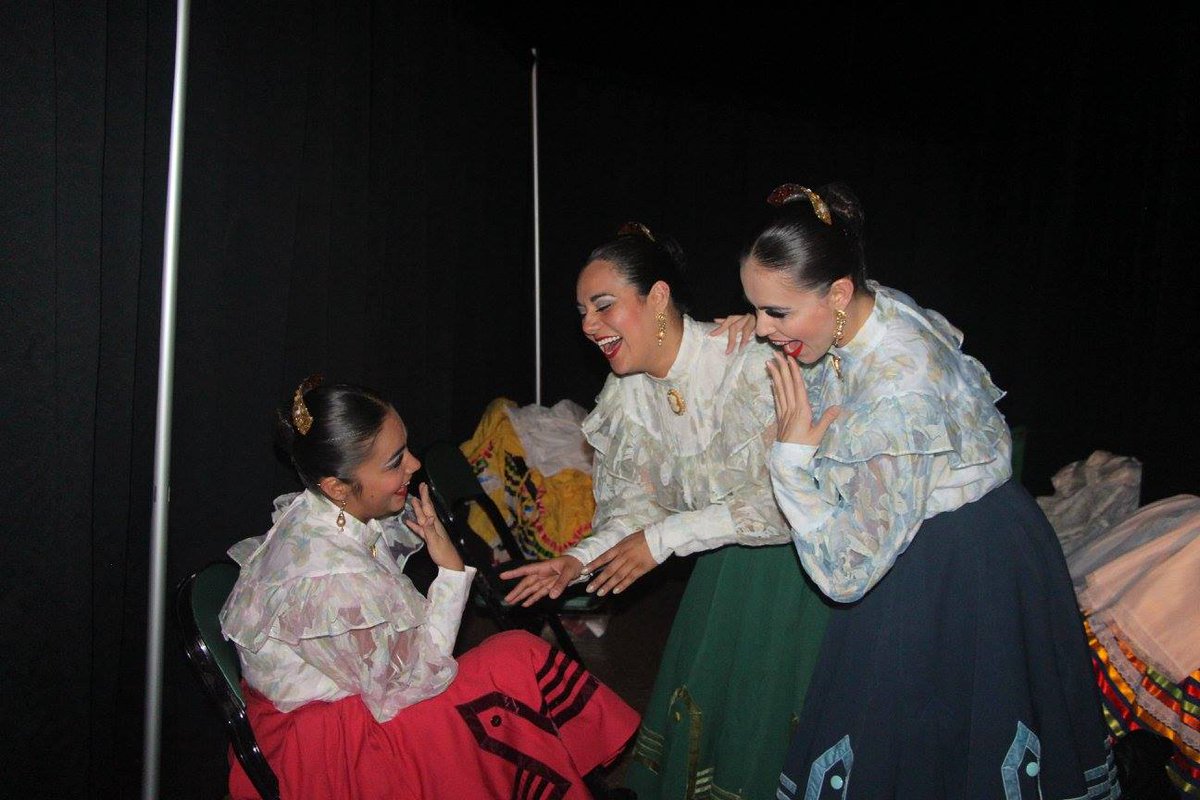 mexycanmb's tweet photo. Our dancers are having a blast! How about you!? Make our pavilion one of your destinations tonight🤠 #mxpavilion #myfolklorama https://t.co/bZJHiVMdn8