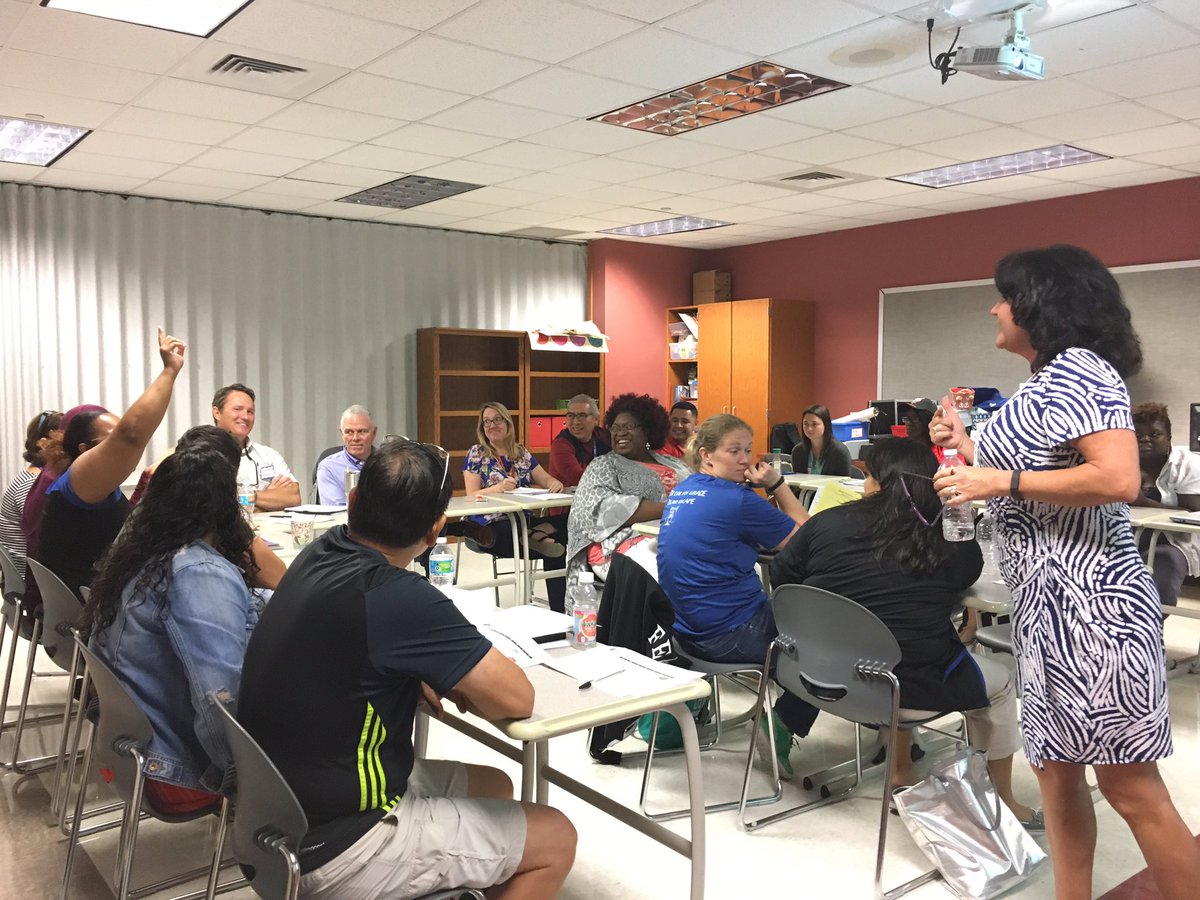 pinoakms's tweet photo. Such a great day learning together @MeyerlandMS @PershingPandas @PilgrimHISD! #MSConf17 https://t.co/3XkSNGFHFy