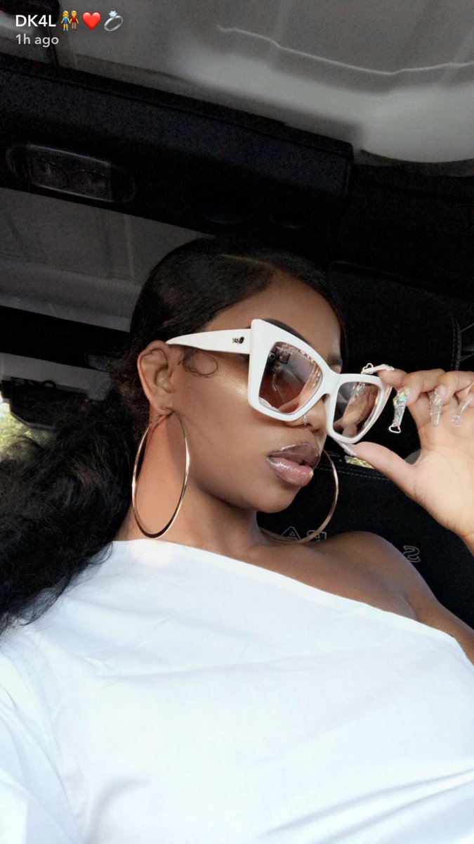 QueenC_Cece's tweet photo. De'arra is so pretty!!😍😍And she takes Beautiful pictures! #DK4L #TeamDearra She's my role model because I want to start my own channel soon😋 https://t.co/ySLlTKDADy