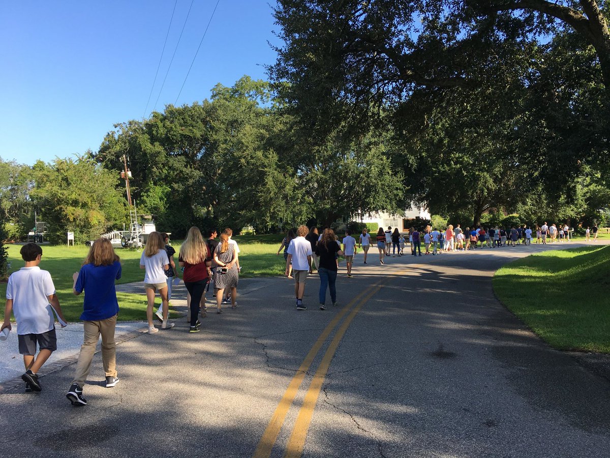 USLowcountry's tweet photo. We had a great first day of school. One of our traditions is walking the loop to get to know each other better! https://t.co/uFfQDht6Ww