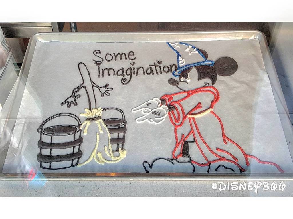 Disney366's tweet image. Day 2056: CM #CandyMaker @@HelloFrenchy has #SomeImagination, huh?
#Disney366 @@Disneyland -

LOCATION:
#TrolleyTr… ift.tt/2vHDiDO