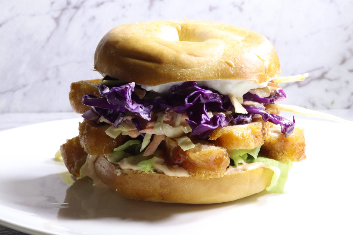recipes_fast's tweet photo. Korean Fried Chicken Bagel 🌶️#kfc #koreanfriedchicken #bagel https://t.co/4wX0gS3362