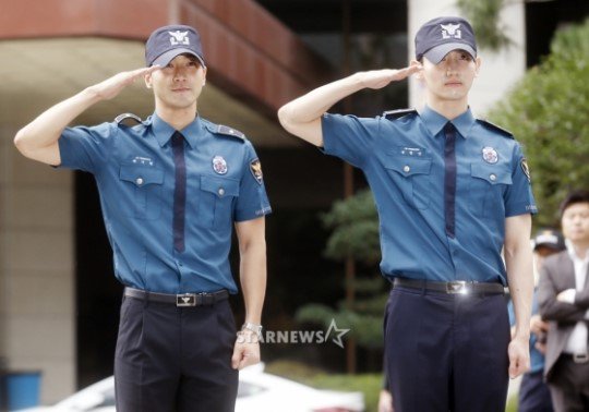 SMTownEngSub's tweet photo. Changmin and Siwon complete their military service today August 18 #WelcomeBackSiwon #WelcomeBackChangmin https://t.co/8IZrP0dr9R https://t.co/vl3Hvoetfx