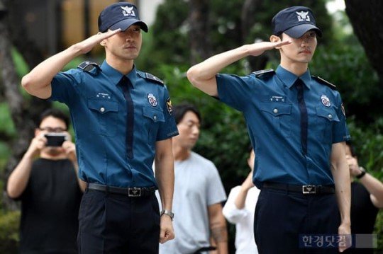 SMTownEngSub's tweet photo. Changmin and Siwon complete their military service today August 18 #WelcomeBackSiwon #WelcomeBackChangmin https://t.co/8IZrP0dr9R https://t.co/vl3Hvoetfx