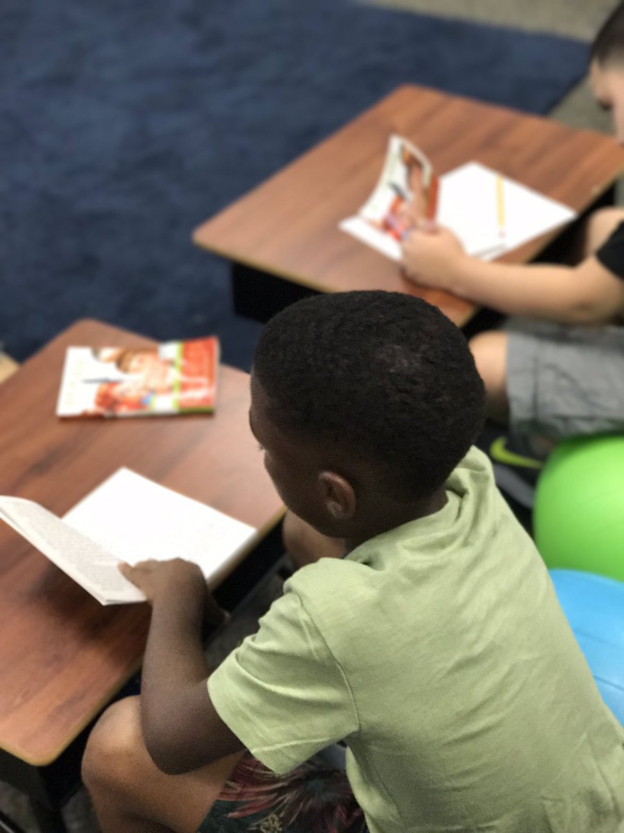 4thgradechatter's tweet image. 4th grade Ss had a book tasting today! 1 of @M1STERMart1nez 's Ss even asked, "Do I have to put this book down?" #MCEGators #BeTheLegacy