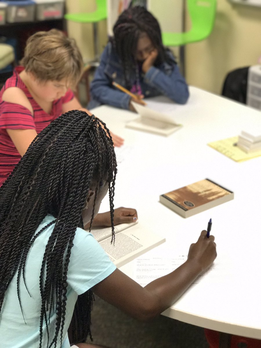 4thgradechatter's tweet image. 4th grade Ss had a book tasting today! 1 of @M1STERMart1nez 's Ss even asked, "Do I have to put this book down?" #MCEGators #BeTheLegacy