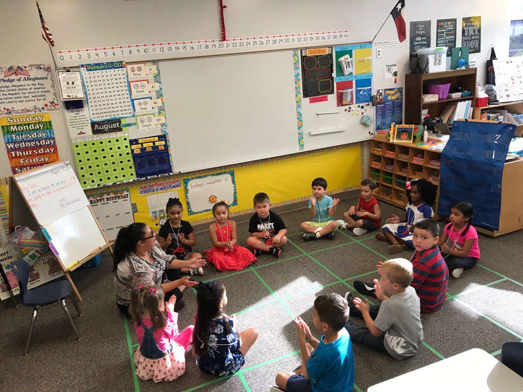 KaceMundo's tweet photo. Ms Hernandez builds relationships with her students using a name game and song! ❤️ the First Day#BISDPride #OAFleming https://t.co/3He6WuXeWN