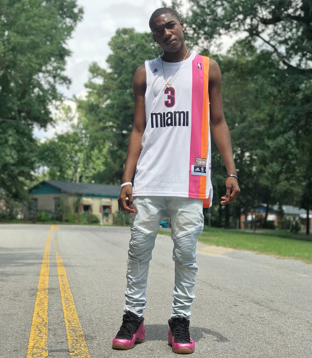 h00dlums's tweet photo. HOLD ON IM FRESH AS FUCK , LEMME STRIKE A POSE 🔥🔌🤐💉 https://t.co/Ss1407aT62