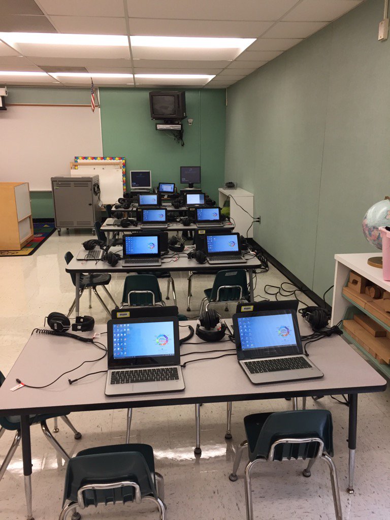 MsElliott_HGE's tweet photo. All set up and ready for Kindergarteners. Let the learning and exploring begin. @HuntersGreenPTA @hgepanthers https://t.co/iSlPw2cxy7