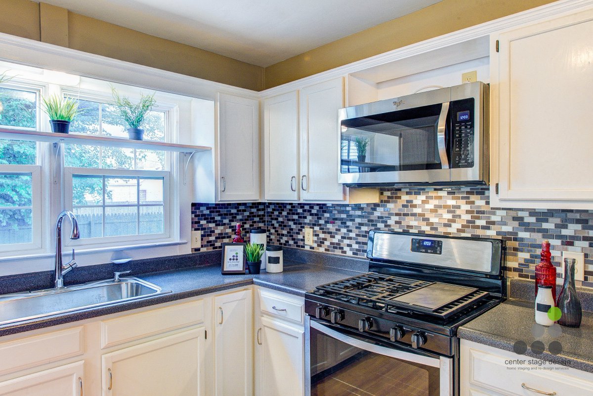 CenterStageIndy's tweet photo. Charming and updated Broad Ripple bungalow. Must see gourmet kitchen private yard and attached garage. Contact @RealEstateJimmy. https://t.co/ruZ8PzyLtv