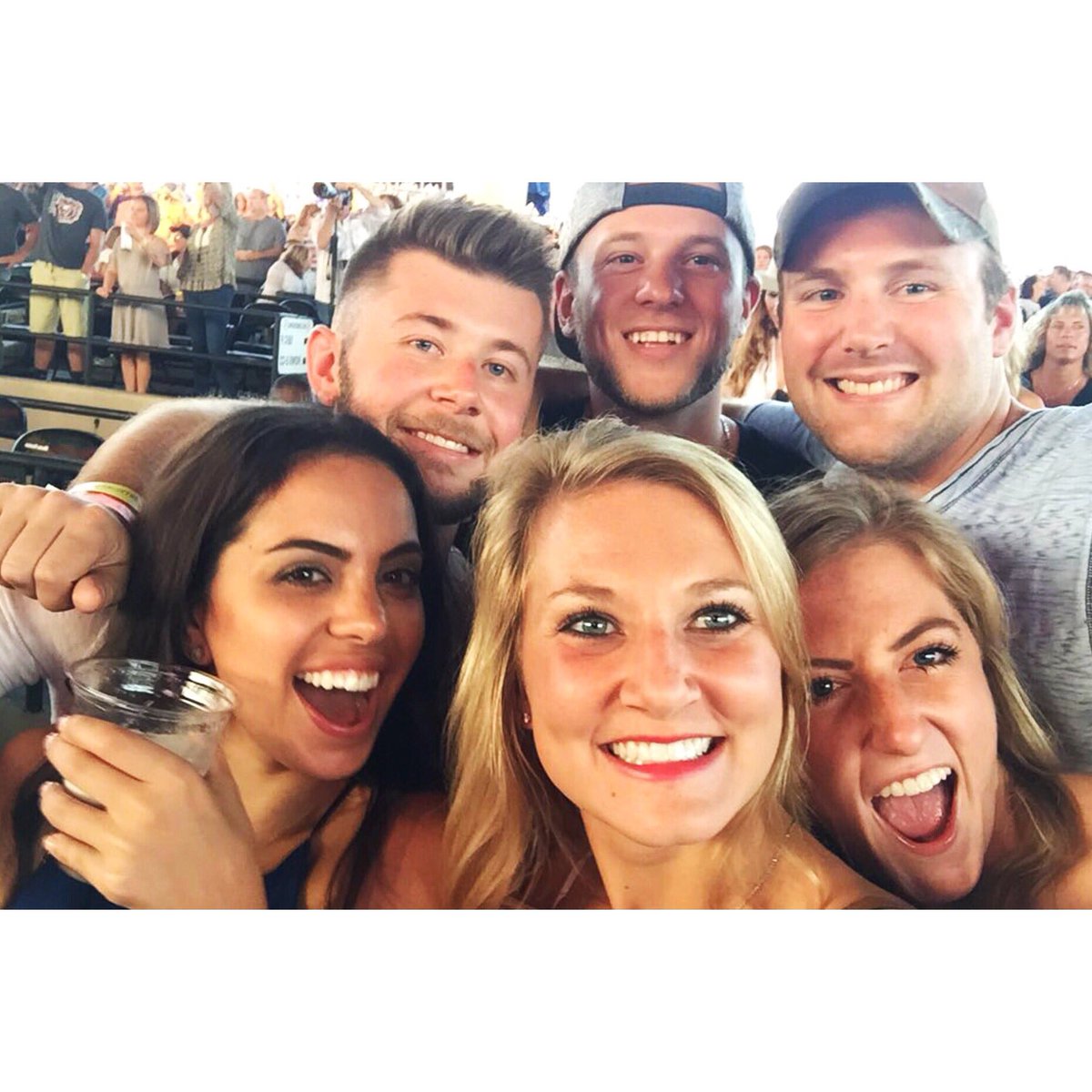 murphs_meg's tweet photo. Our weekend adventures were so fun that I'm almost a week late for posting them 😎🍺☀️ #throwbacktotheweekend #bradpaisley #lakedayz #pc12 https://t.co/dqBcQWpg3P