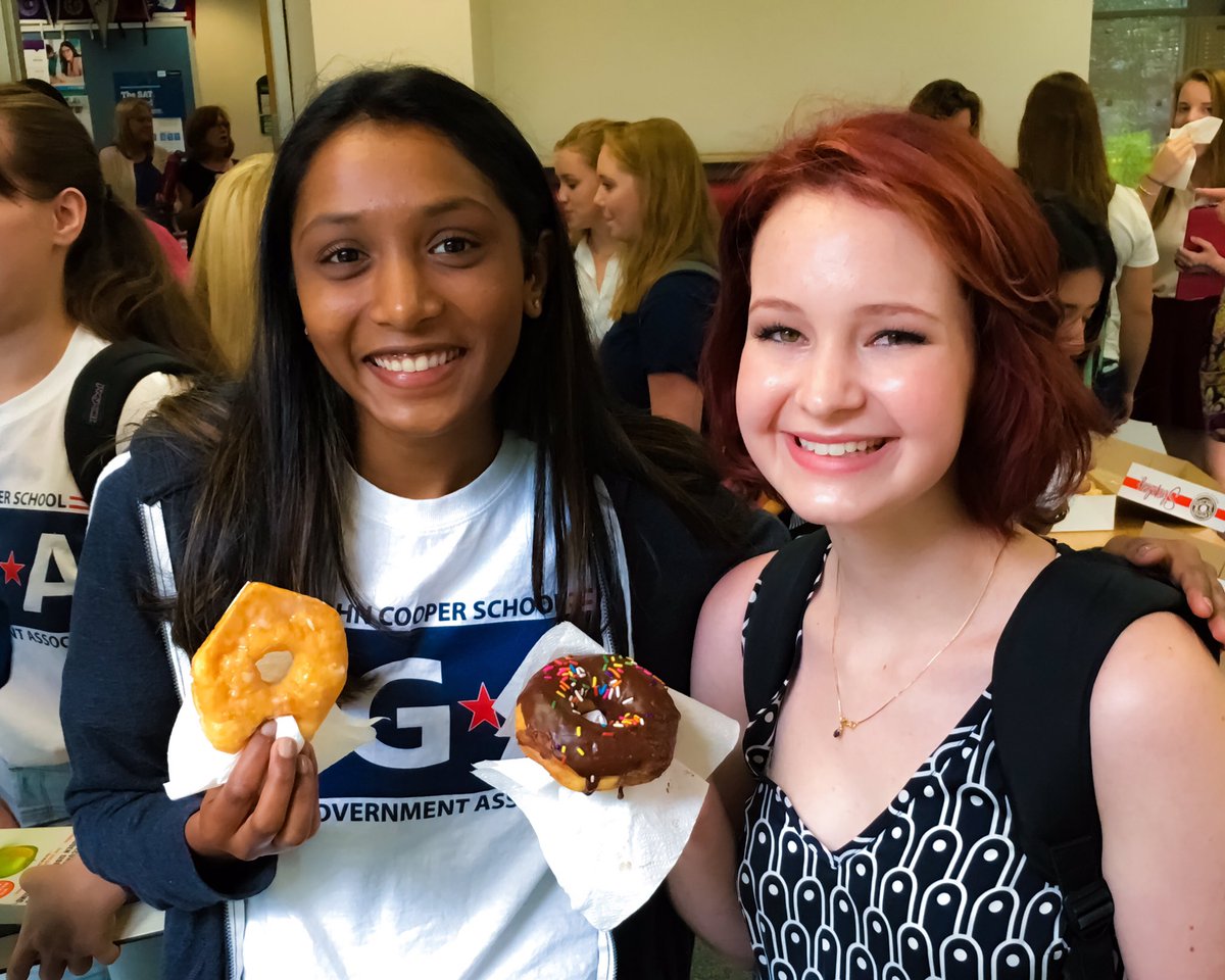 JuliannaBMusic's tweet photo. First day of senior year down, only a couple more to go, right??🙃 #donutpanic #senioryearishere #dayonedone https://t.co/TeEFMjvsBp