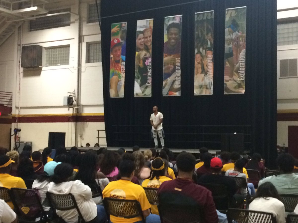 impact_cmu's tweet photo. Currently: @1JeremyAnderson giving our IMPACT students some hard hitting life advice π #CMUIMPACT2017 https://t.co/zdsZCX6yt8