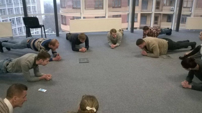 dark_agile's tweet image. Daily plank meetings ! #awesomeLateStagesOfCapitalism #Scrum #Agile
