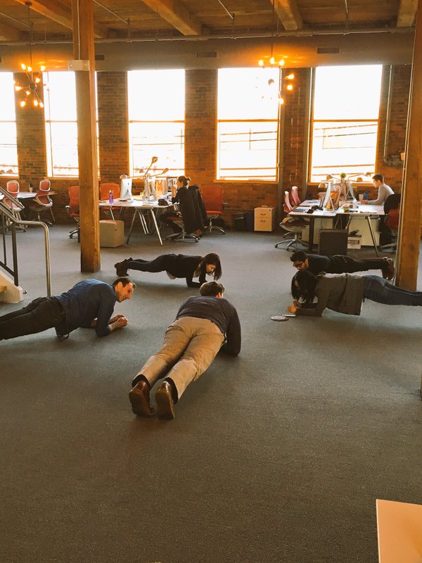 dark_agile's tweet image. Daily plank meetings ! #awesomeLateStagesOfCapitalism #Scrum #Agile