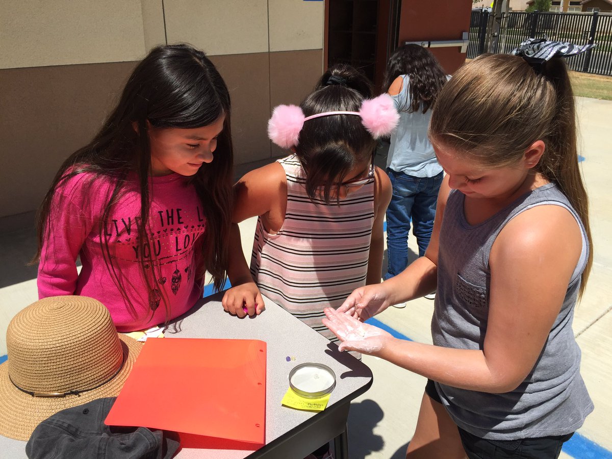 MrsGarzon's tweet photo. Inquiring minds want to know what materials block UV rays. #inquiry #steam #funwithscience #collegeboundwranglers @MayRanch https://t.co/an72uo7gwa