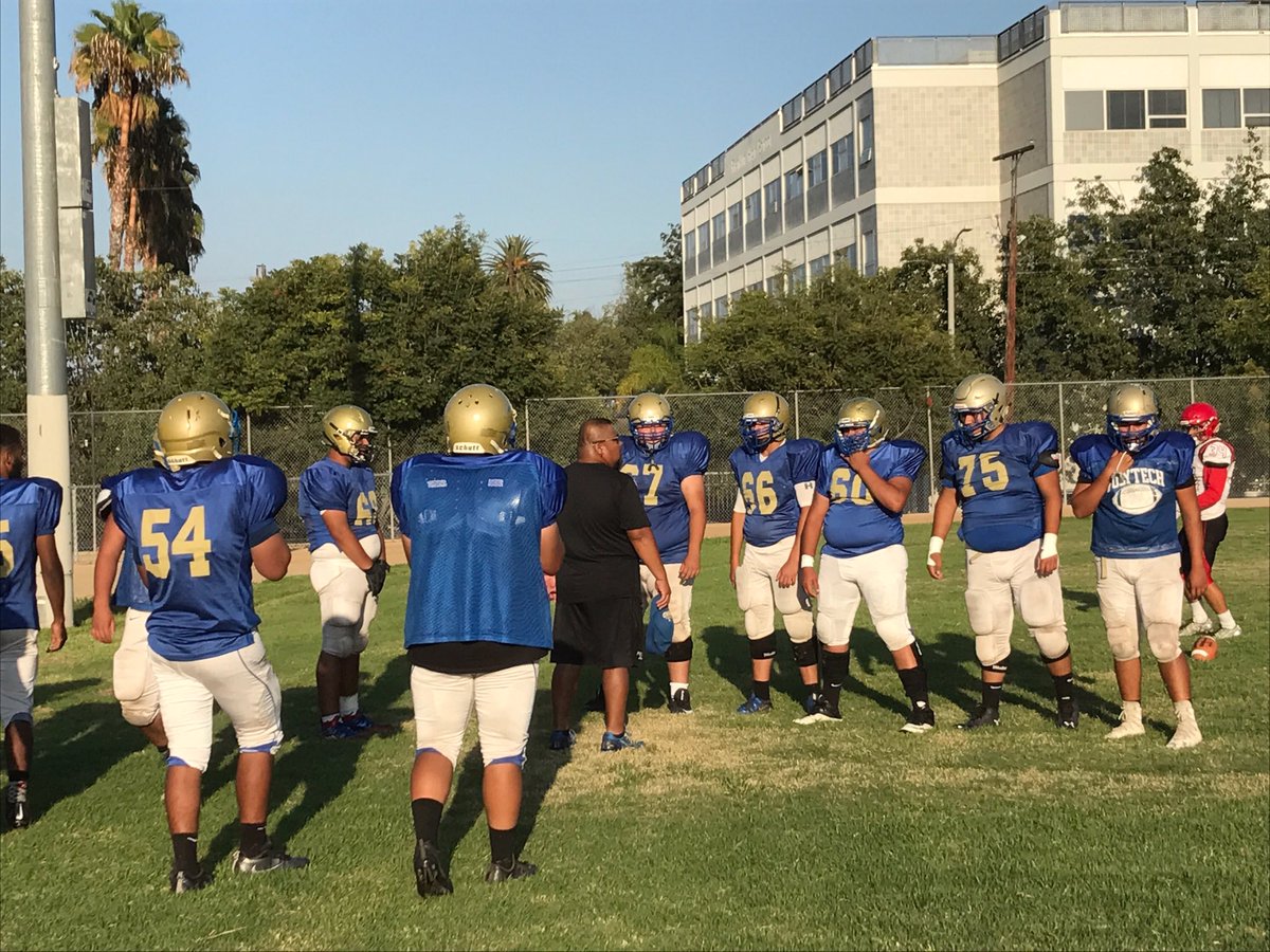 SVPolyAthletics's tweet photo. #PolyFootball2017 #Scrimmage https://t.co/WiFUgiuvAD