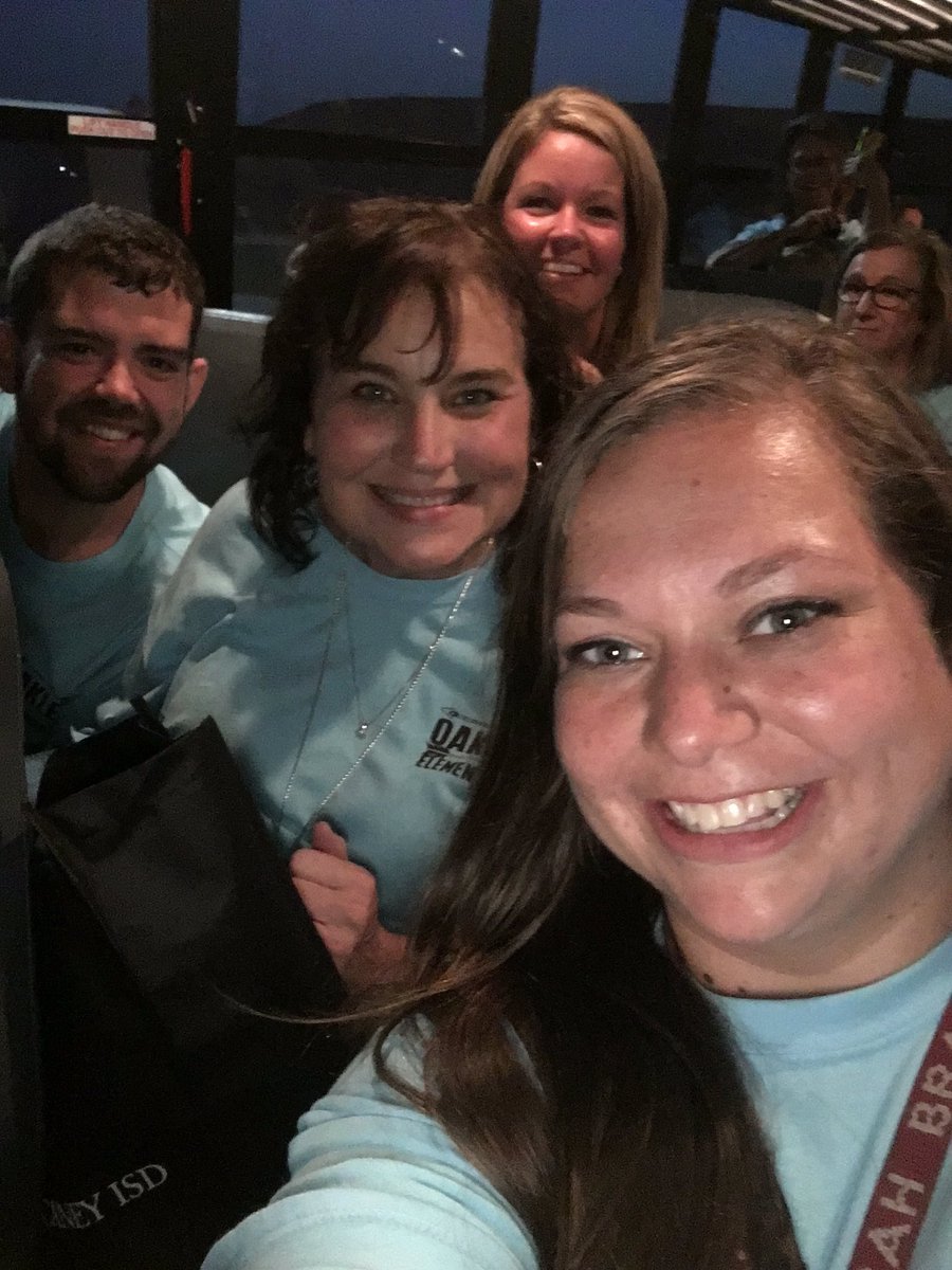 sarah___brady's tweet photo. #convocation #ncisd #oakleyelem https://t.co/2UEW81DU7o