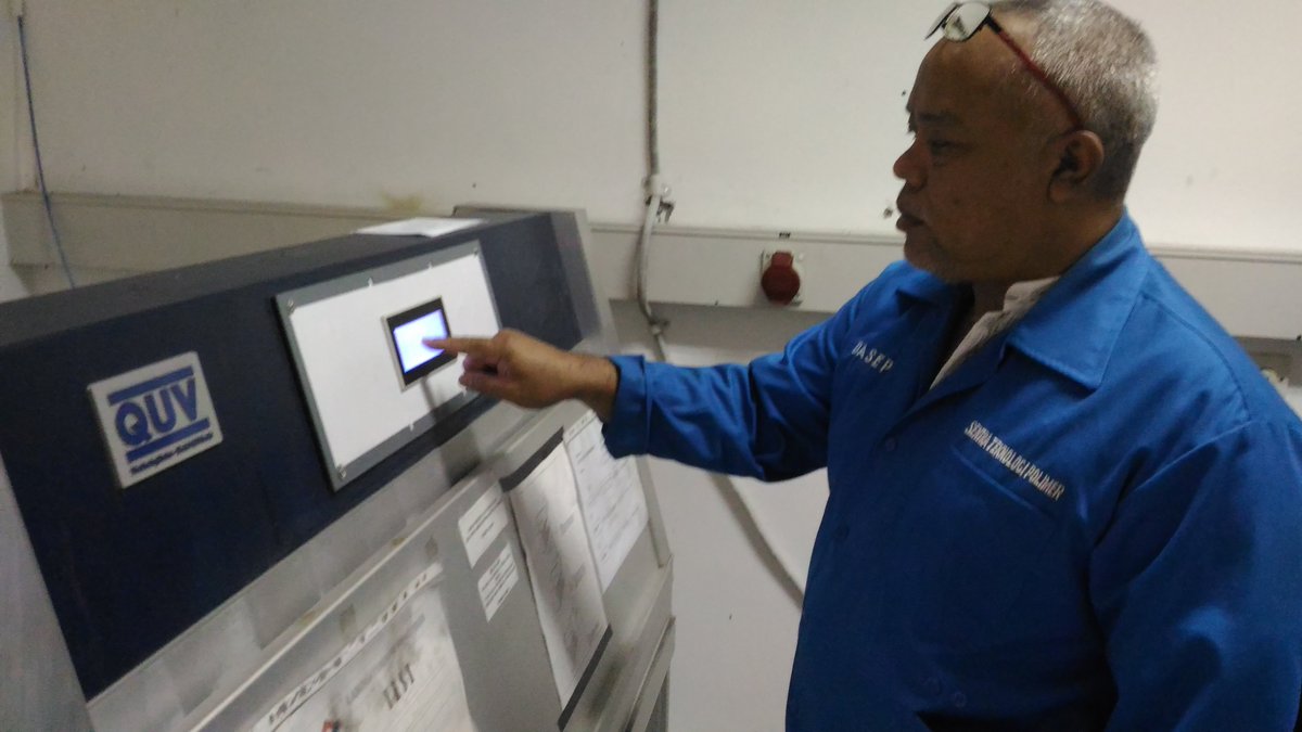 polimer_bppt's tweet image. Pelaksanaan uji Weathering Teater dengan alat QUV
#pengujian
#Laboratory